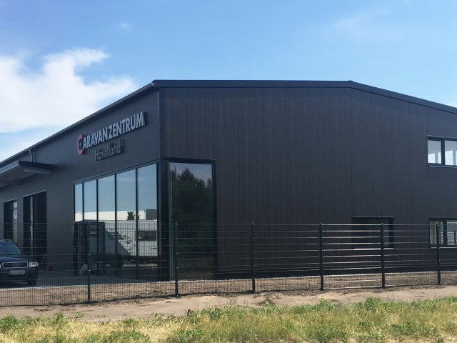 Fahrzeughalle & Showroom zur Umrüstung von Caravan